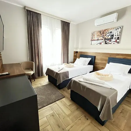 ćaka Luxury Rooms&restaurant 3*