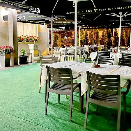 ćaka Luxury Rooms&restaurant Couette-café Ćuprija