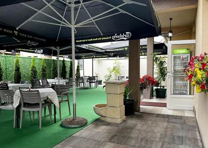 ćaka Luxury Rooms&restaurant Couette-café